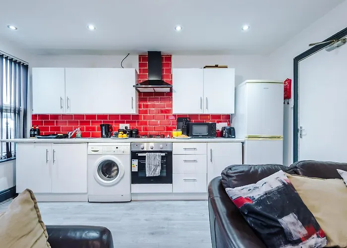 Urban Escape Bright & Spacious 3br