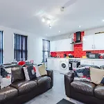 Urban Escape Bright & Spacious 3br *