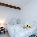 Urban Escape Bright & Spacious 3br Apartmán