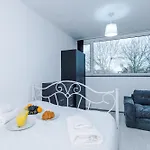 Urban Escape Bright & Spacious 3br *
