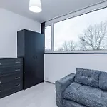 Urban Escape Bright & Spacious 3br Apartmán