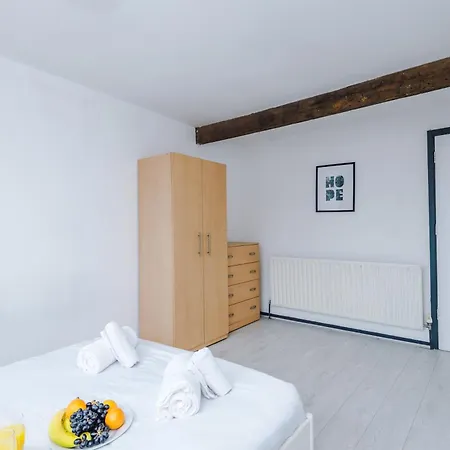 Urban Escape Bright & Spacious 3br Apartment