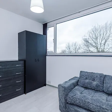 Urban Escape Bright & Spacious 3br Lejlighed