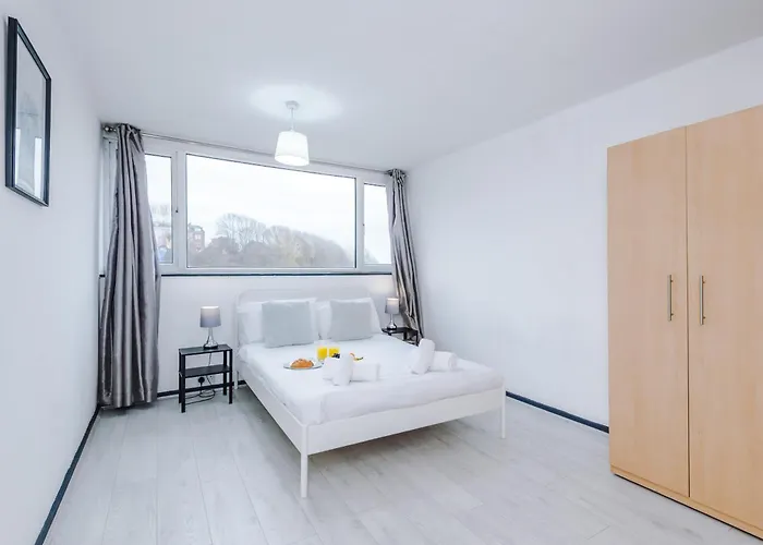 Urban Escape Bright & Spacious 3br Апартаменти *