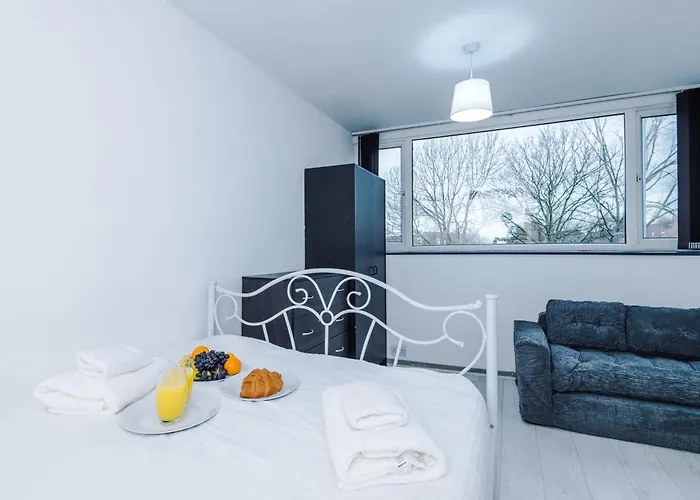 Urban Escape Bright & Spacious 3br *