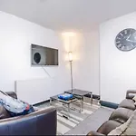 Urban Escape Bright & Spacious 3br