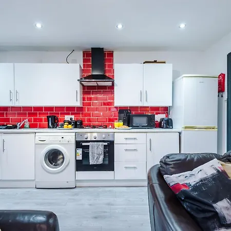 Urban Escape Bright & Spacious 3br